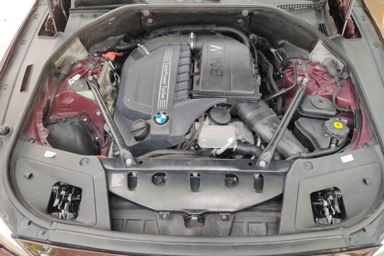 Used BMW 5 Series GT 2014 535i xDrive Engine Bay