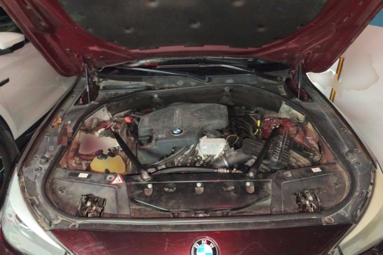 Used BMW 5 Series GT 2014 528i Luxury Edition Engine Bay
