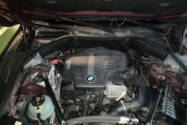 Used BMW 5 Series GT 2014 528i Luxury Edition Engine Bay