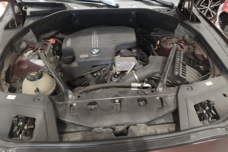 Used BMW 5 Series GT 2014 528i Leading Model Engine Bay