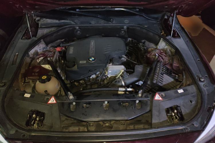 Used BMW 5 Series GT 2014 528i Leading Model Engine Bay