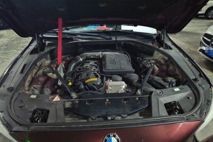 Used BMW 5 Series GT 2014 535i Leading Model Engine Bay