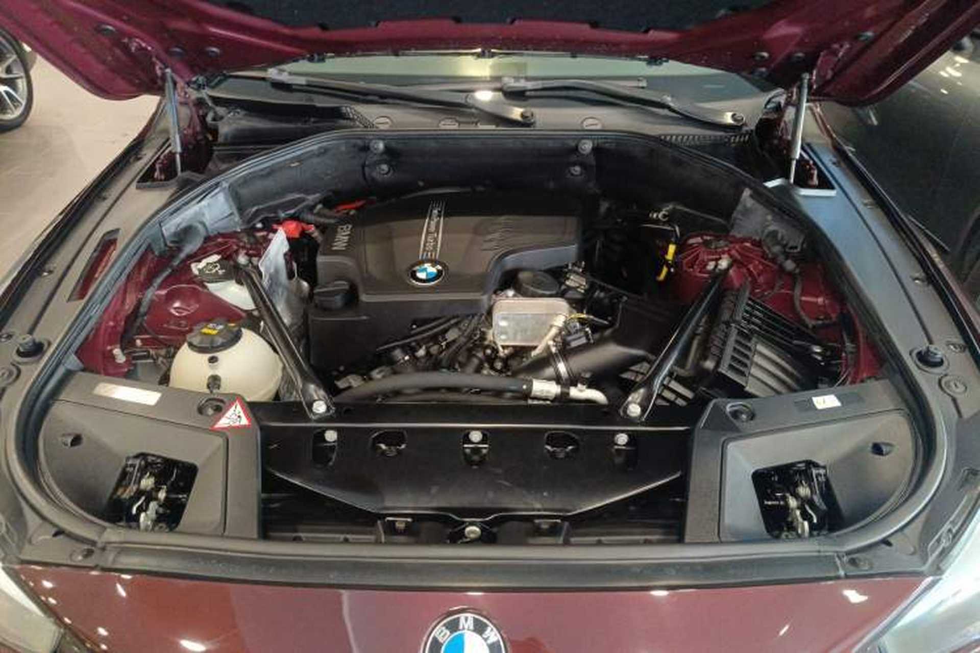 Used BMW 5 Series GT 2014 528i Leading Model Engine Bay