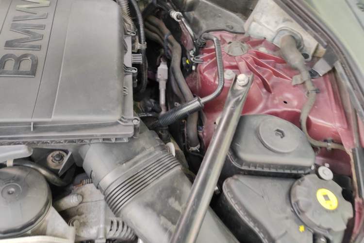 Used BMW 5 Series GT 2014 535i xDrive Engine Bay Left