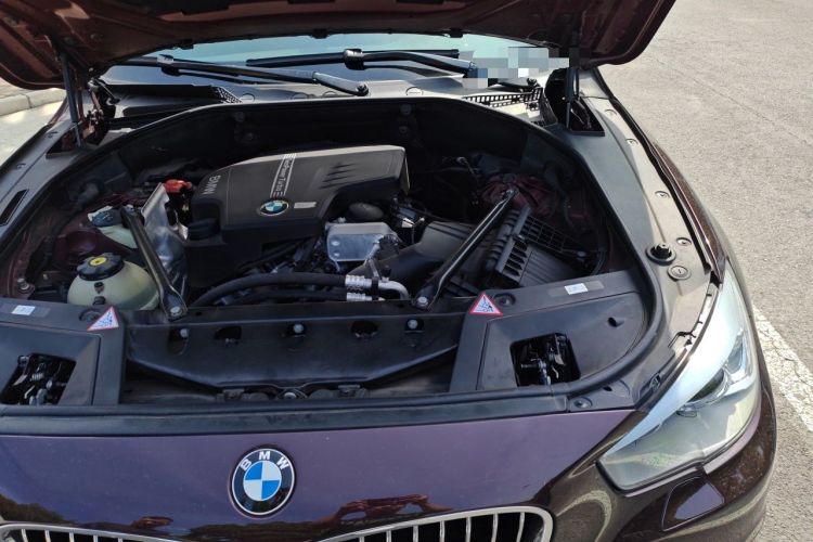 Used BMW 5 Series GT 2014 528i Leading Model Engine Bay Left