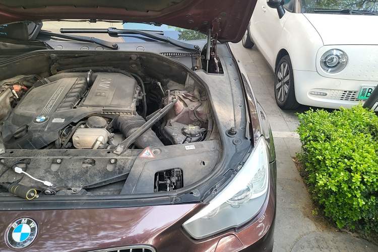 Used BMW 5 Series GT 2014 535i Leading Model Engine Bay Left