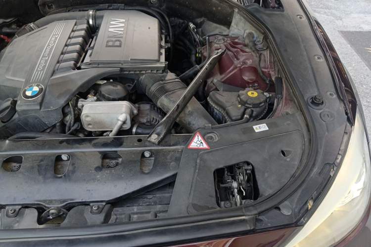 Used BMW 5 Series GT 2014 535i Leading Model Engine Bay Left
