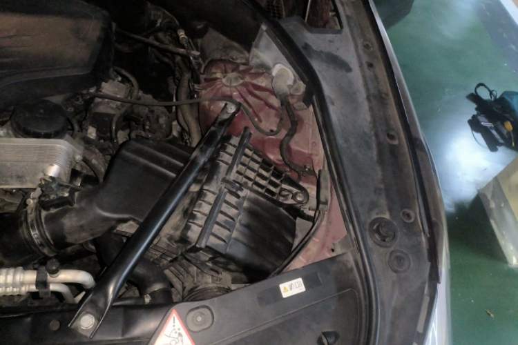 Used BMW 5 Series GT 2014 528i Luxury Edition Engine Bay Left
