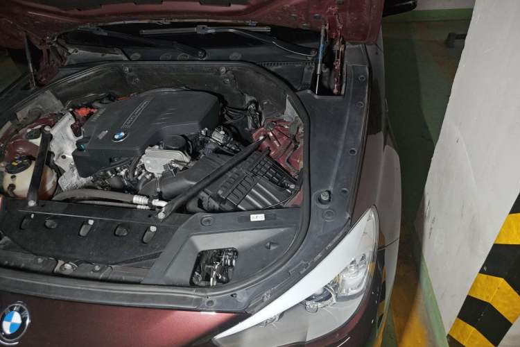 Used BMW 5 Series GT 2014 528i Leading Model Engine Bay Left