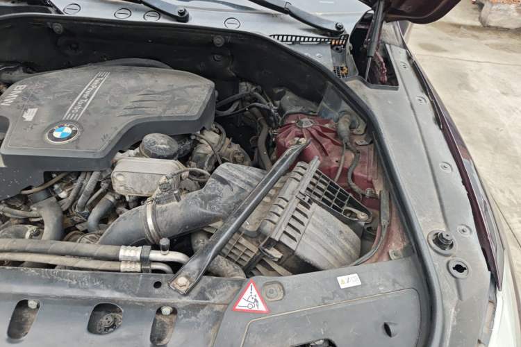 Used BMW 5 Series GT 2014 528i Leading Model Engine Bay Left