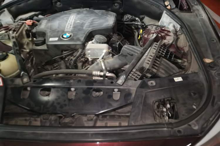 Used BMW 5 Series GT 2014 528i Leading Model Engine Bay Left
