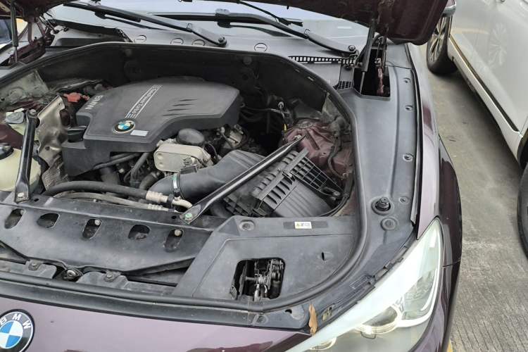 Used BMW 5 Series GT 2014 528i Luxury Edition Engine Bay Left
