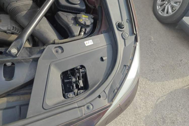 Used BMW 5 Series GT 2014 535i xDrive Engine Bay Left