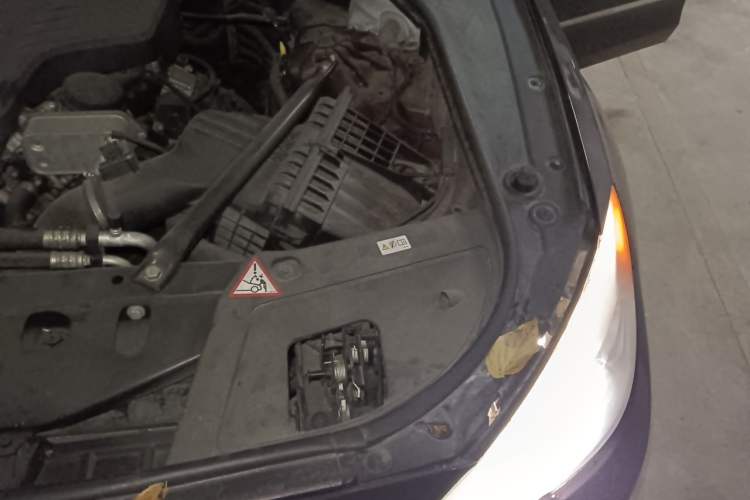 Used BMW 5 Series GT 2014 528i Leading Model Engine Bay Left