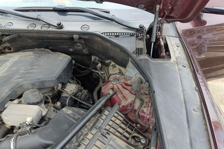 Used BMW 5 Series GT 2014 528i Leading Model Engine Bay Left
