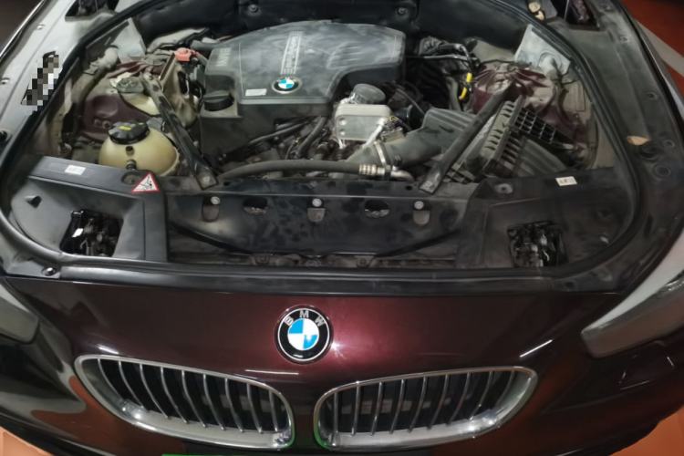Used BMW 5 Series GT 2014 528i Leading Model Engine Bay