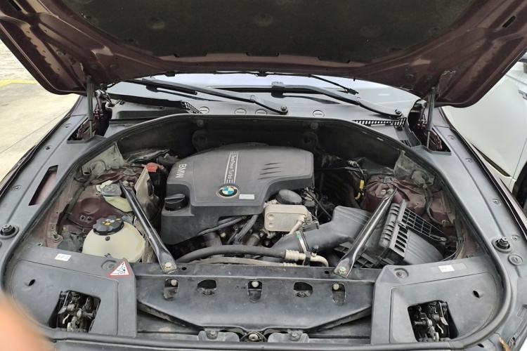 Used BMW 5 Series GT 2014 528i Luxury Edition Engine Bay