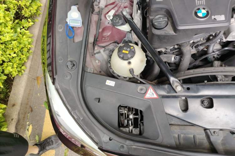Used BMW 5 Series GT 2014 528i Leading Model Engine Bay Right