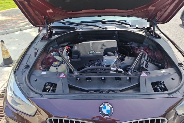 Used BMW 5 Series GT 2014 528i Leading Model Engine Bay Right