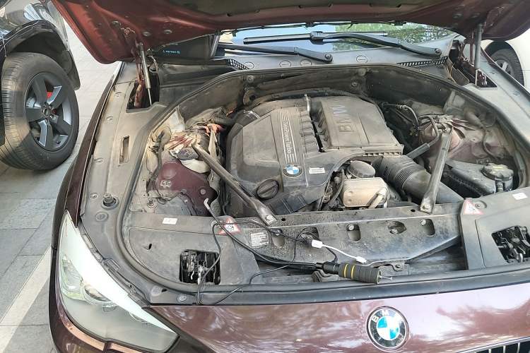 Used BMW 5 Series GT 2014 535i Leading Model Engine Bay Right