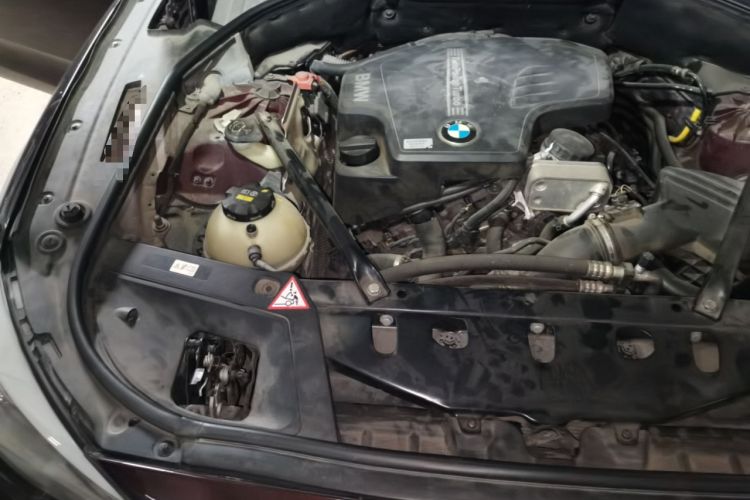 Used BMW 5 Series GT 2014 528i Leading Model Engine Bay Right