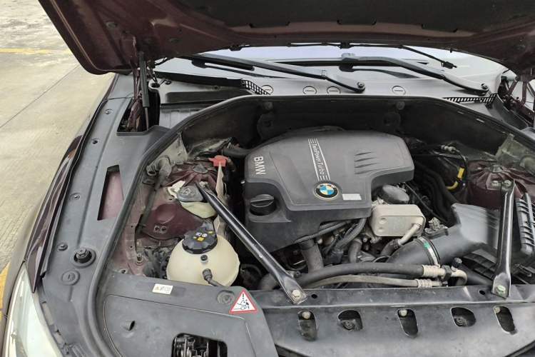 Used BMW 5 Series GT 2014 528i Luxury Edition Engine Bay Right
