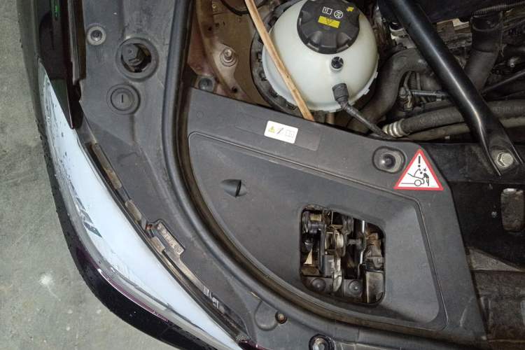 Used BMW 5 Series GT 2014 528i Luxury Edition Engine Bay Right