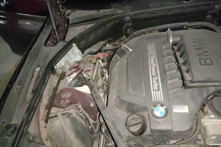 Used BMW 5 Series GT 2014 535i Leading Model Engine Bay Right