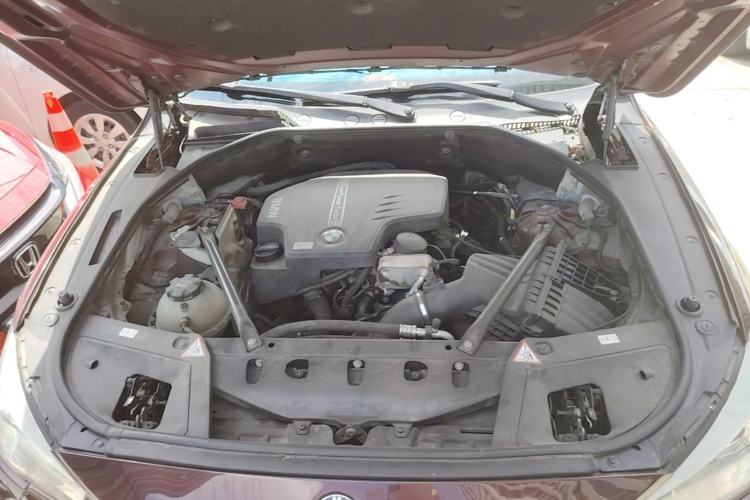 Used BMW 5 Series GT 2014 528i Leading Model Engine Bay