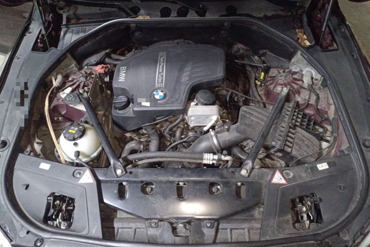 Used BMW 5 Series GT 2014 528i Luxury Edition Engine Bay