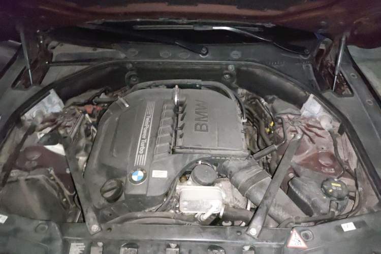 Used BMW 5 Series GT 2014 535i Leading Model Engine Bay