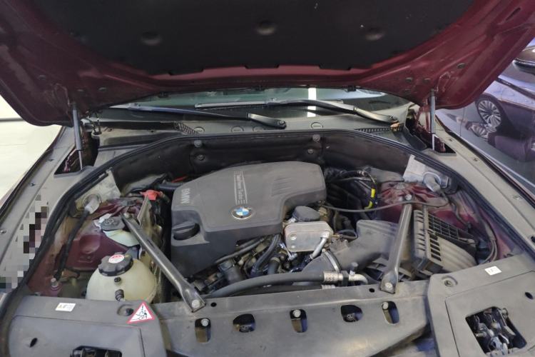 Used BMW 5 Series GT 2014 528i Luxury Edition Engine Bay