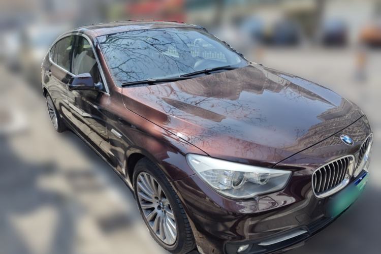 Used BMW 5 Series GT 2014 535i Leading Model Front Right 45 Deg