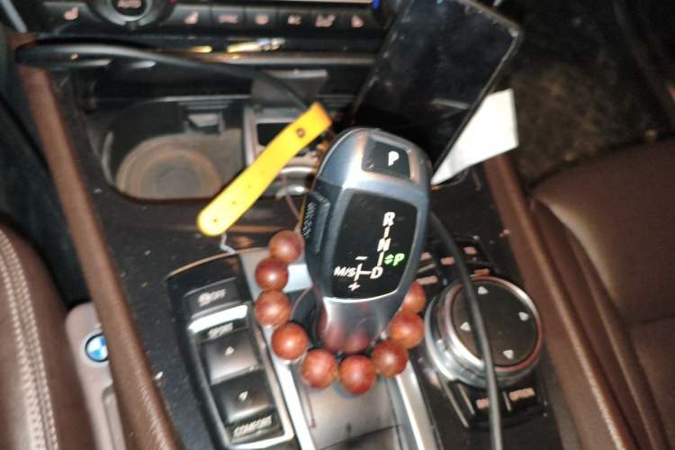 Used BMW 5 Series GT 2014 528i Luxury Edition Gear Lever