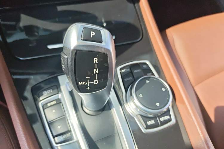 Used BMW 5 Series GT 2014 528i Leading Model Gear Lever