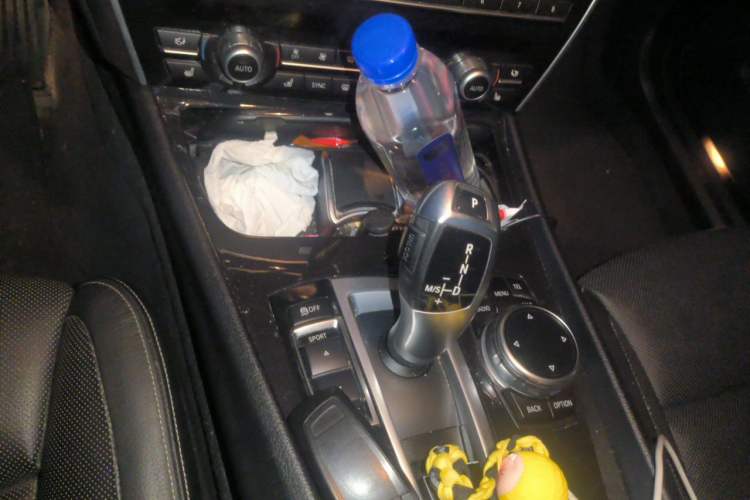 Used BMW 5 Series GT 2014 528i Luxury Edition Gear Lever