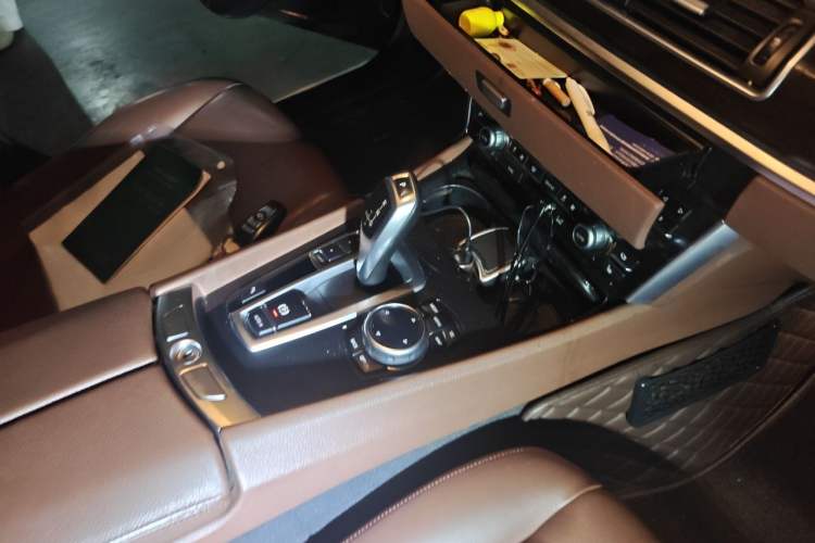 Used BMW 5 Series GT 2014 535i Leading Model Gear Lever
