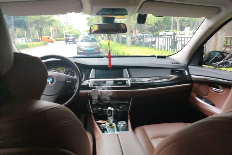 Used BMW 5 Series GT 2014 528i Leading Model Headliner