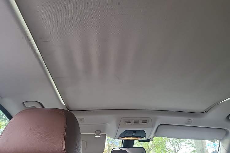 Used BMW 5 Series GT 2014 535i Leading Model Headliner