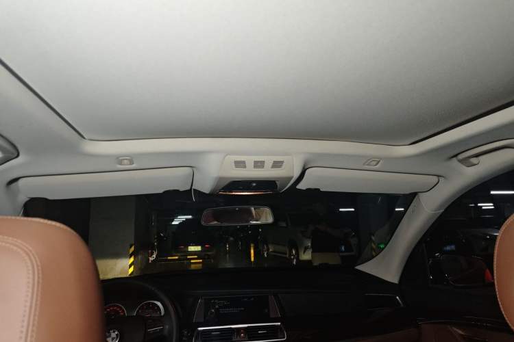 Used BMW 5 Series GT 2014 528i Leading Model Headliner
