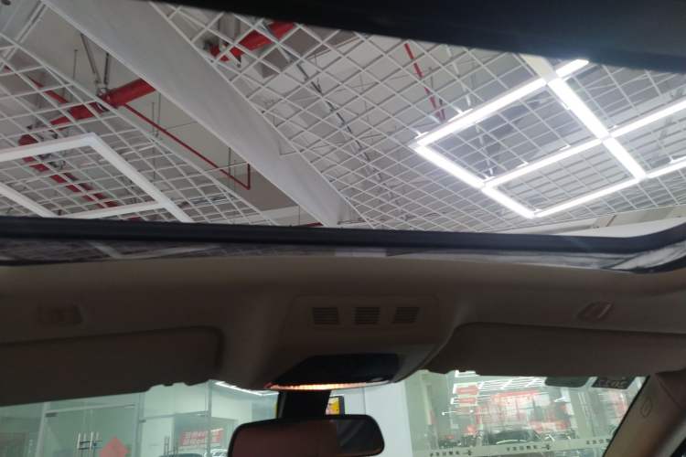 Used BMW 5 Series GT 2014 528i Leading Model Headliner