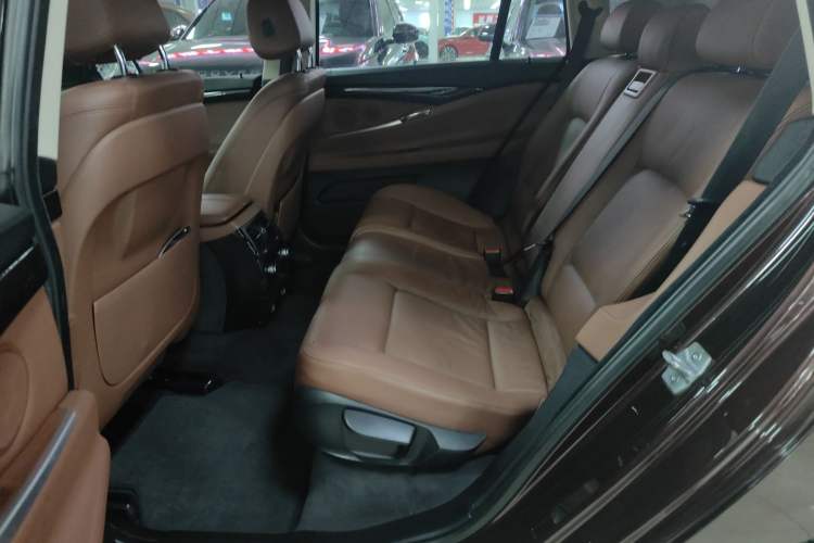 Used BMW 5 Series GT 2014 535i Leading Model Interior 1