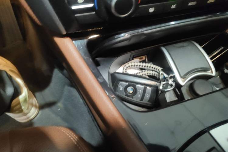 Used BMW 5 Series GT 2014 528i Leading Model Interior 1