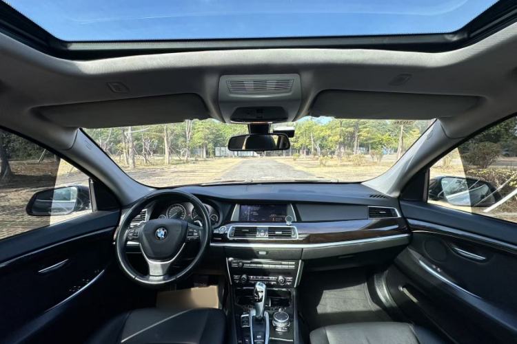 Used BMW 5 Series GT 2014 535i Leading Model Interior 1