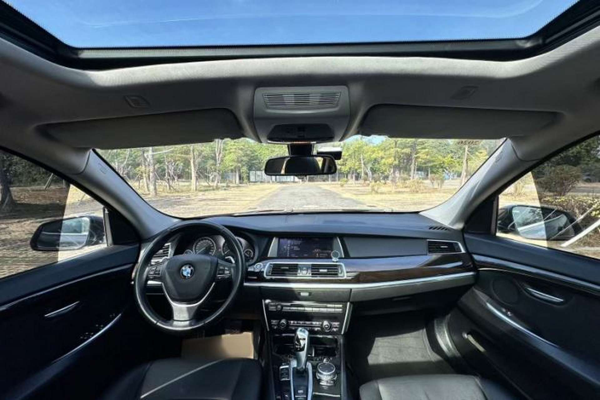 Used BMW 5 Series GT 2014 535i Leading Model Interior 1