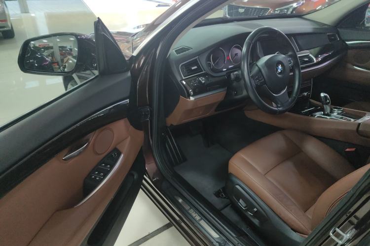 Used BMW 5 Series GT 2014 535i Leading Model Interior 2