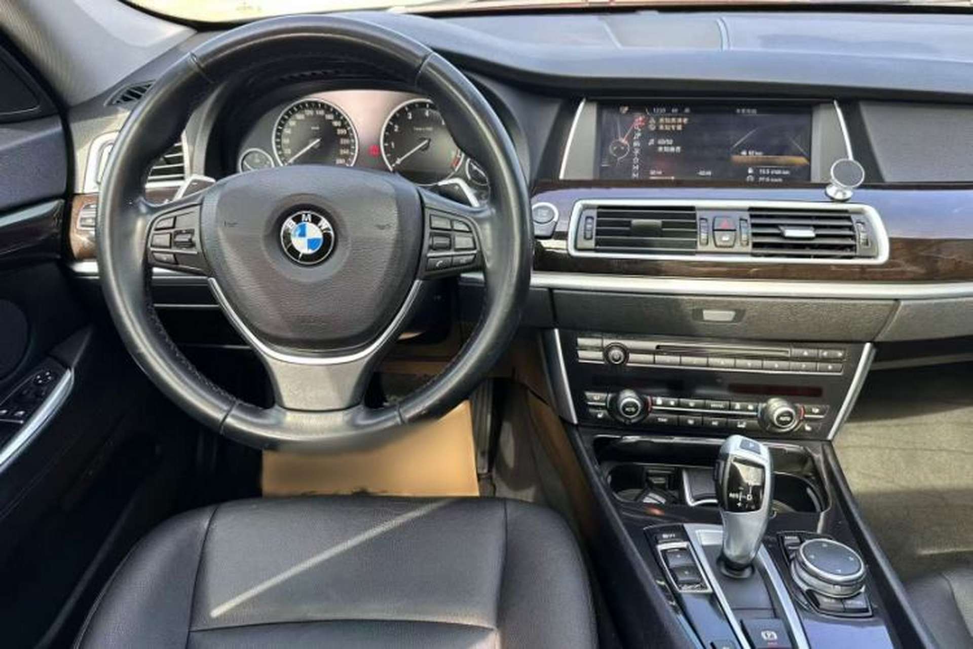 Used BMW 5 Series GT 2014 535i Leading Model Interior 4