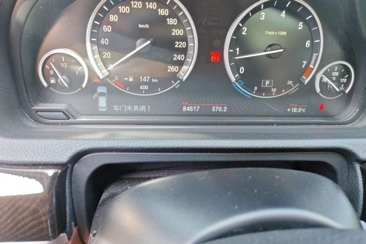 Used BMW 5 Series GT 2014 528i Leading Model Odometer Close Up