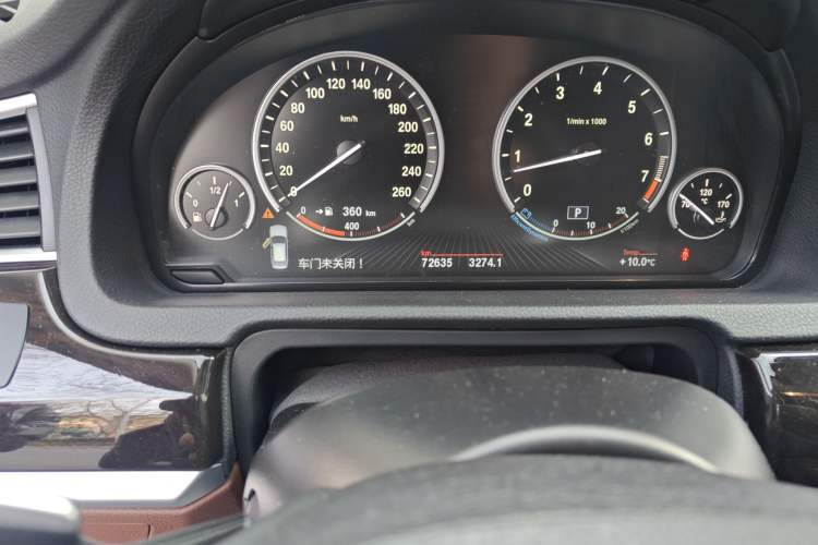 Used BMW 5 Series GT 2014 535i Leading Model Odometer Close Up