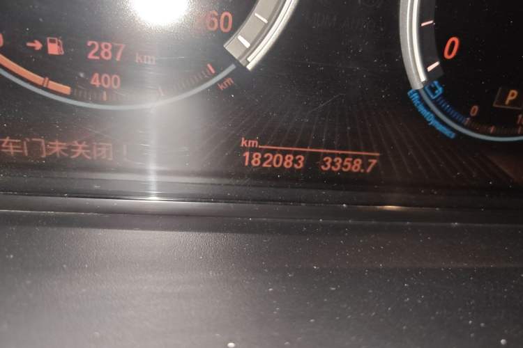 Used BMW 5 Series GT 2014 528i Luxury Edition Odometer Close Up